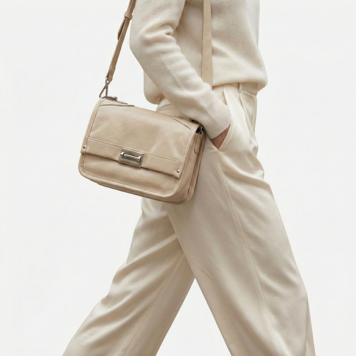شنطة كتف جلد مستورد بحزام عريض – Premium Imported Leather Shoulder Bag