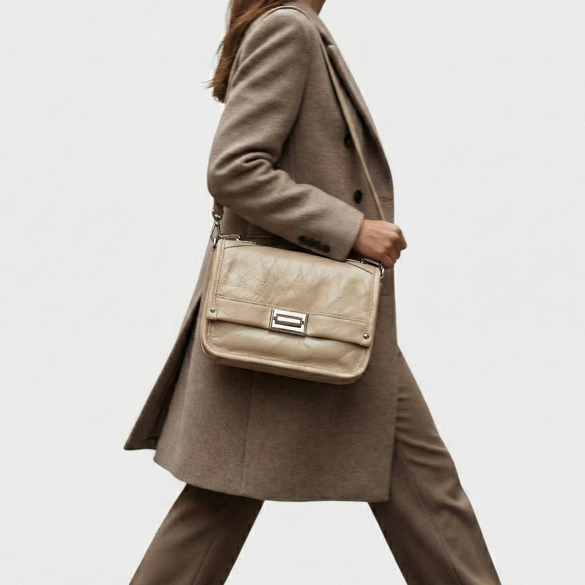 شنطة كتف جلد مستورد بحزام عريض – Premium Imported Leather Shoulder Bag
