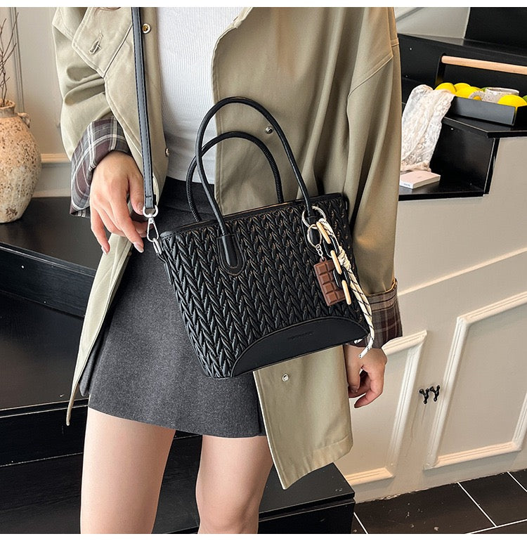 شنطة جلد مجدول بميدالية شوكولاتة-Leather Bag with Chocolate Charm