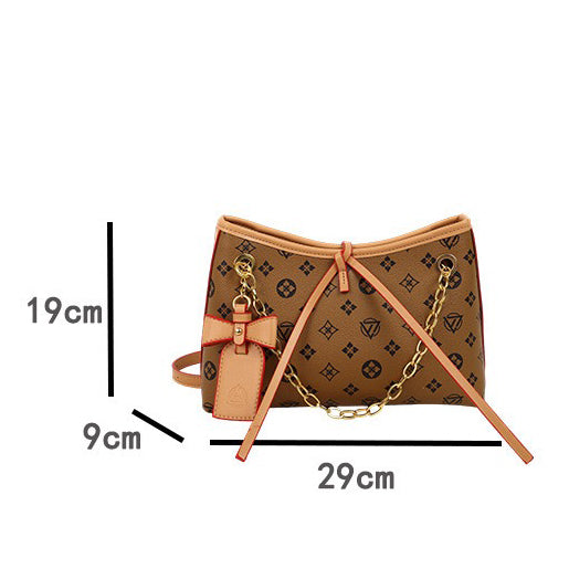 شنطة كاجوال شيك بتفاصيل مميزة – Chic Signature Handbag