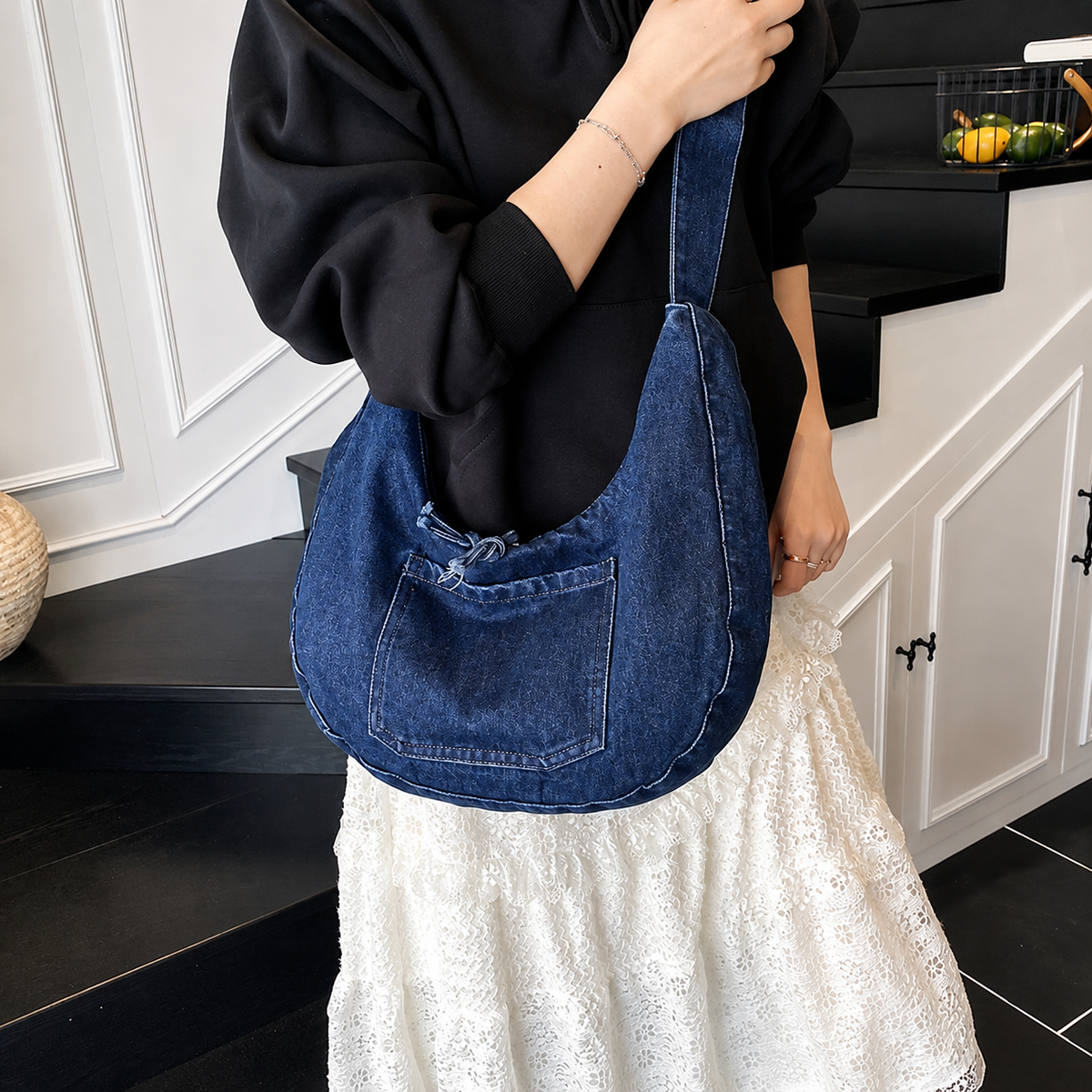 شنطة كتف مستوردة Denim Style بتفاصيل عصرية شيك 💙