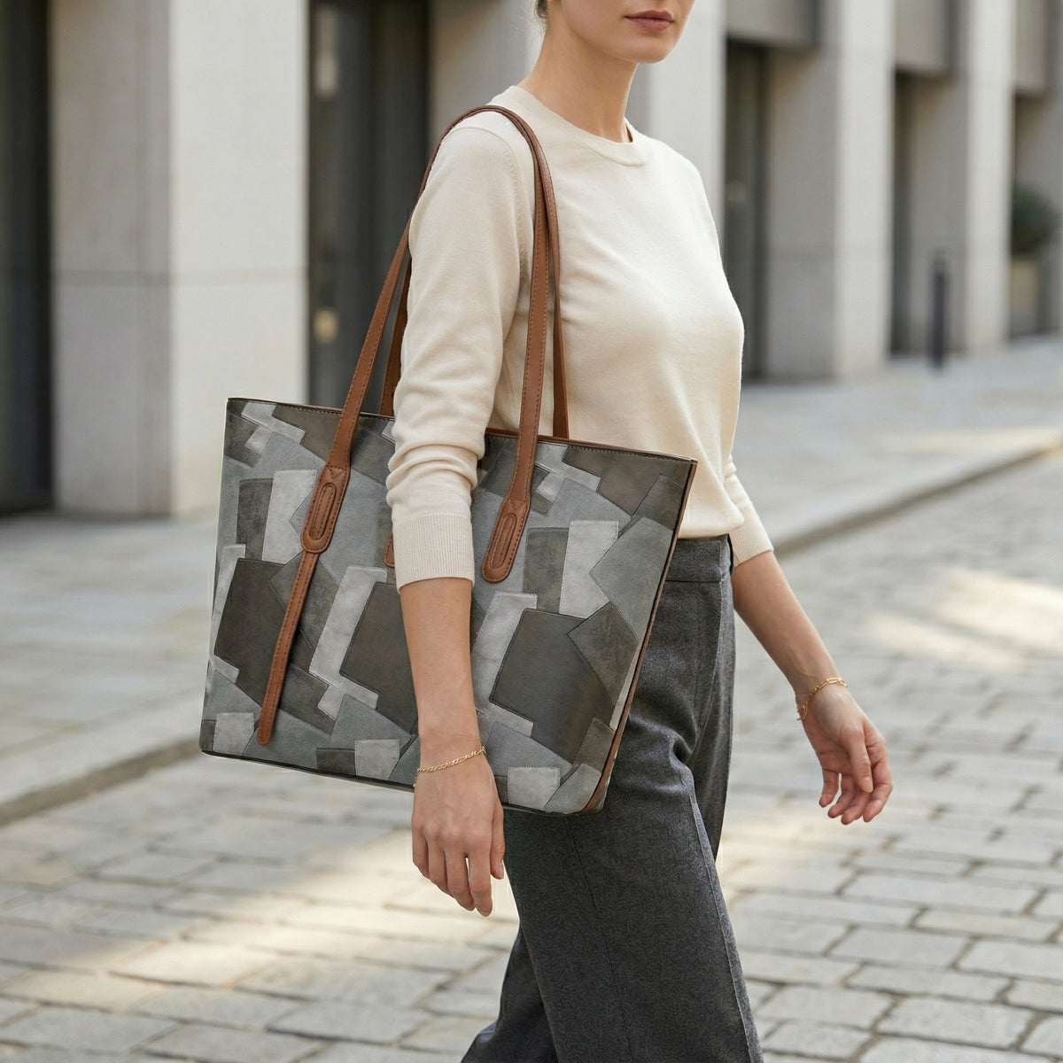 شنطة ستايل مميز بتصميم جرافيك عصري – Graphic Pattern Statement Tote