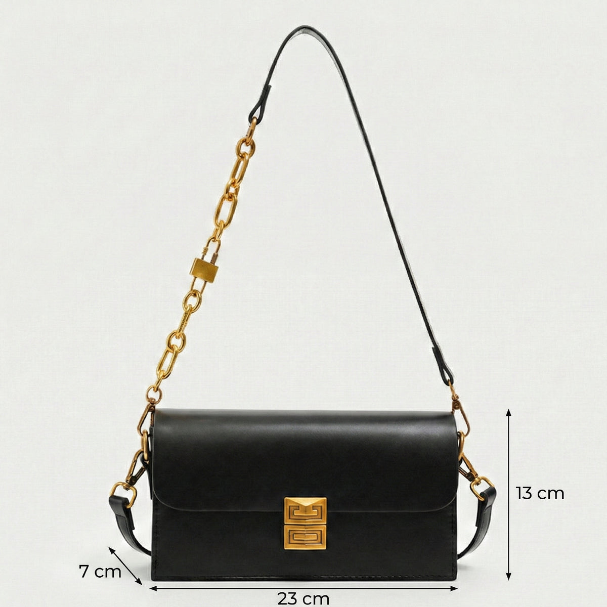 Girly Signature Chain Bag – شنطة جيرلي سيجنتشر بسلسلة جانبية