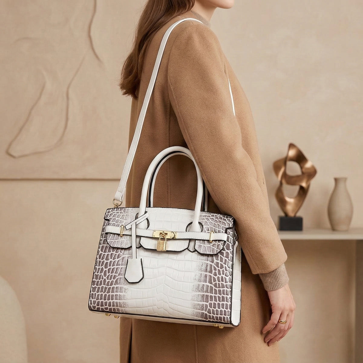Elegant Croco Lock – شنطة جلد بتصميم فاخر