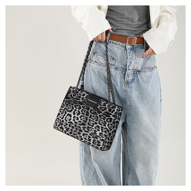 شنطة مستوردة جلد بنقشة Animal Print