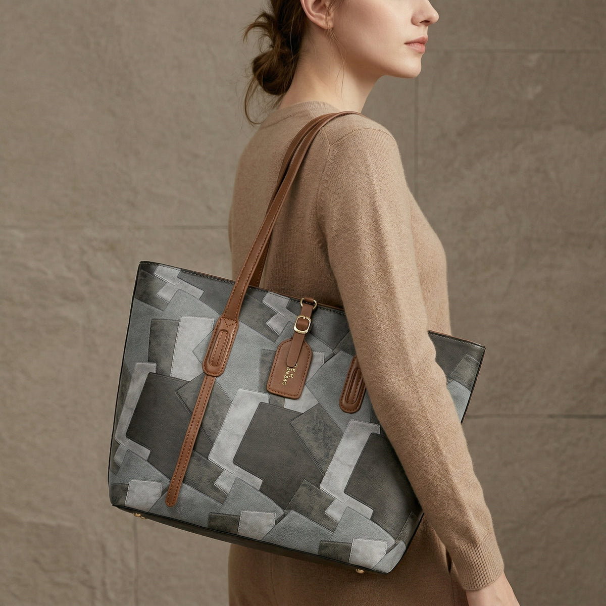 شنطة ستايل مميز بتصميم جرافيك عصري – Graphic Pattern Statement Tote