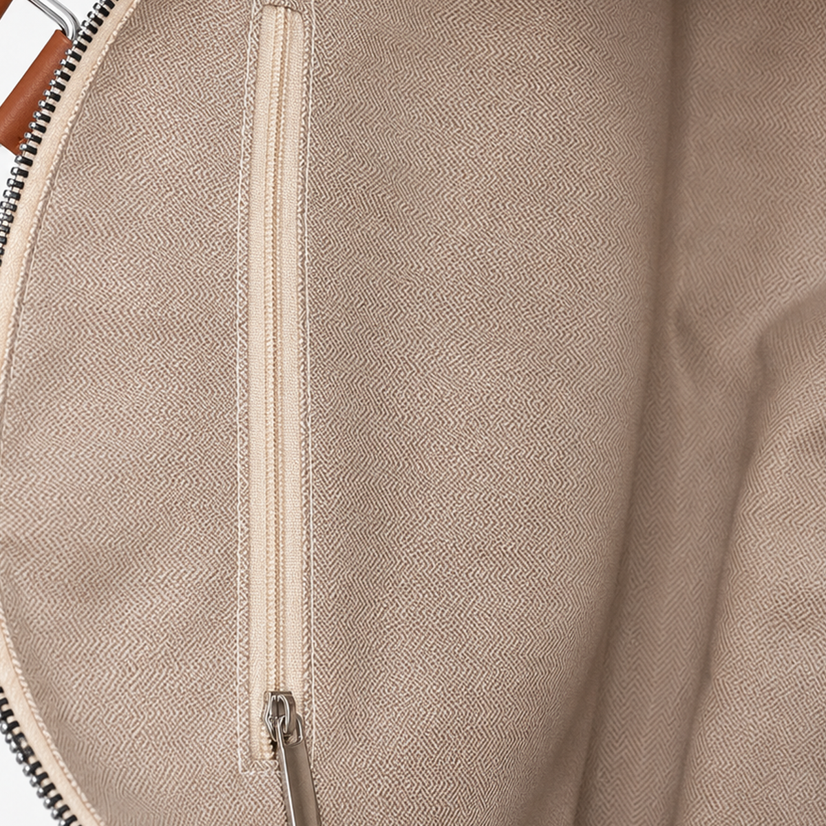 Travel Bag مستوردة بخامة Canvas premium وتصميم Luxury عملي وأنيق