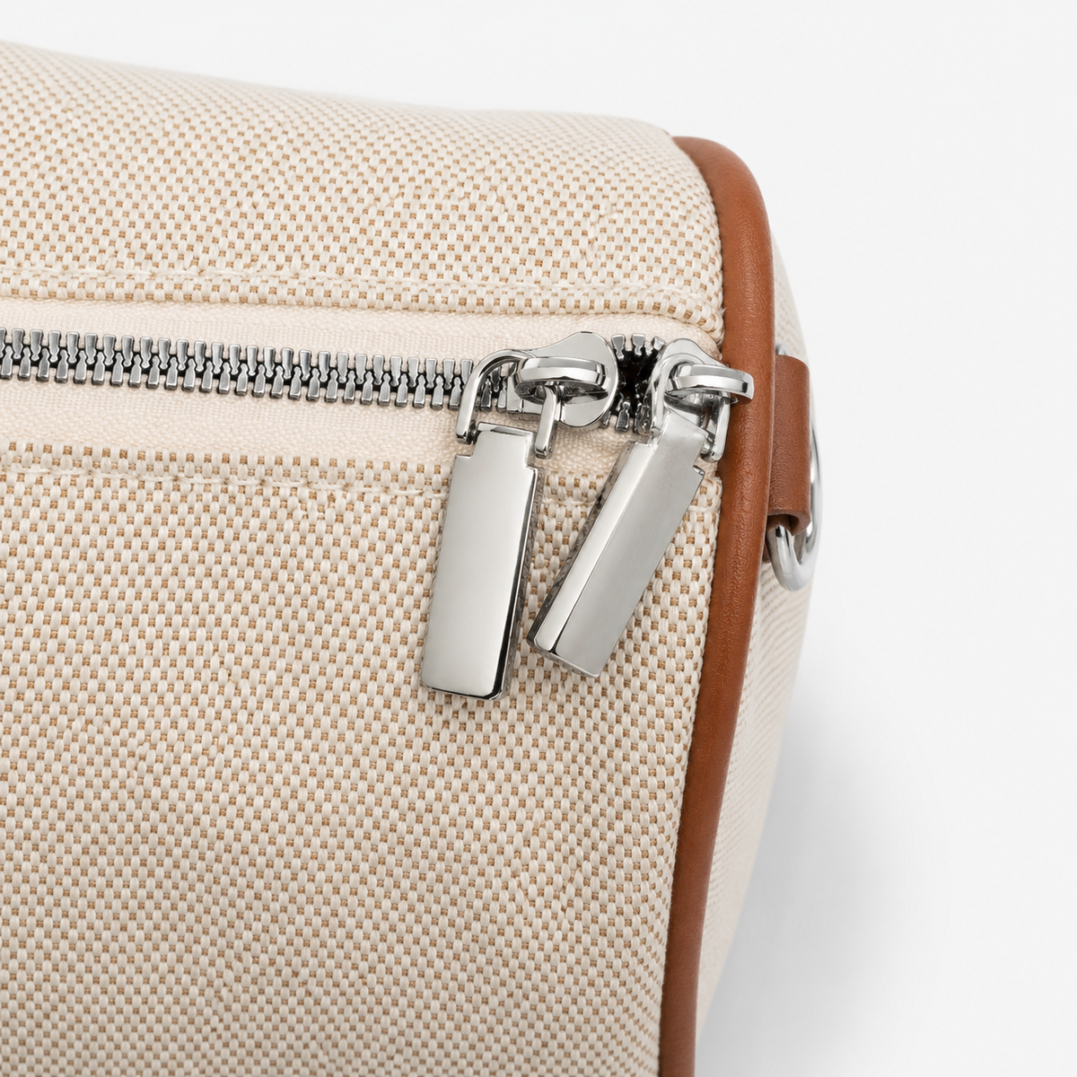 Travel Bag مستوردة بخامة Canvas premium وتصميم Luxury عملي وأنيق