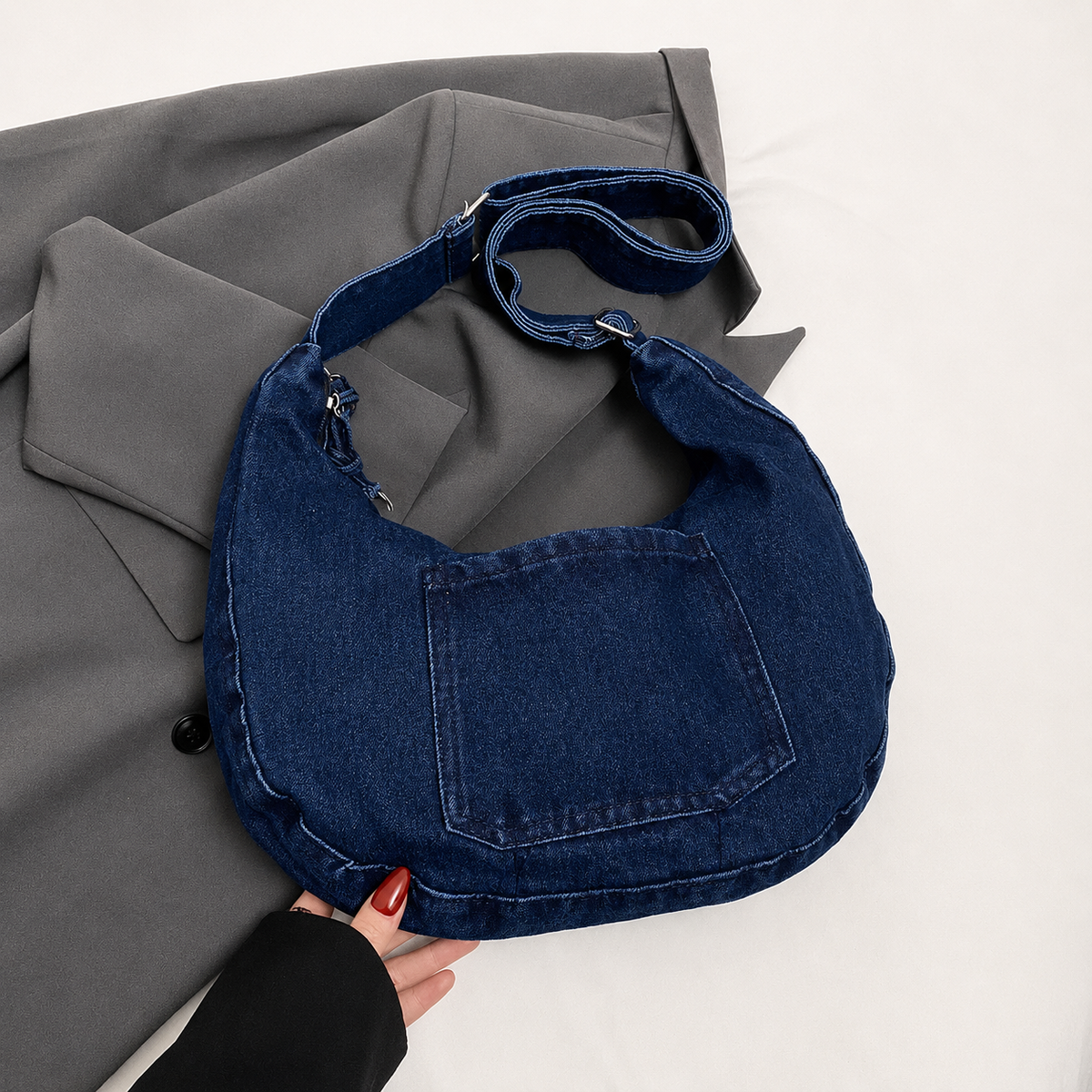 شنطة كتف مستوردة Denim Style بتفاصيل عصرية شيك 💙