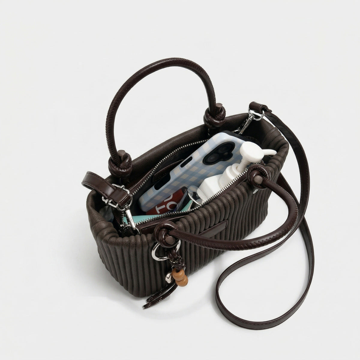 شنطة كروس بتصميم بارز ولمسة فريدة - Unique Detail Crossbody Bag