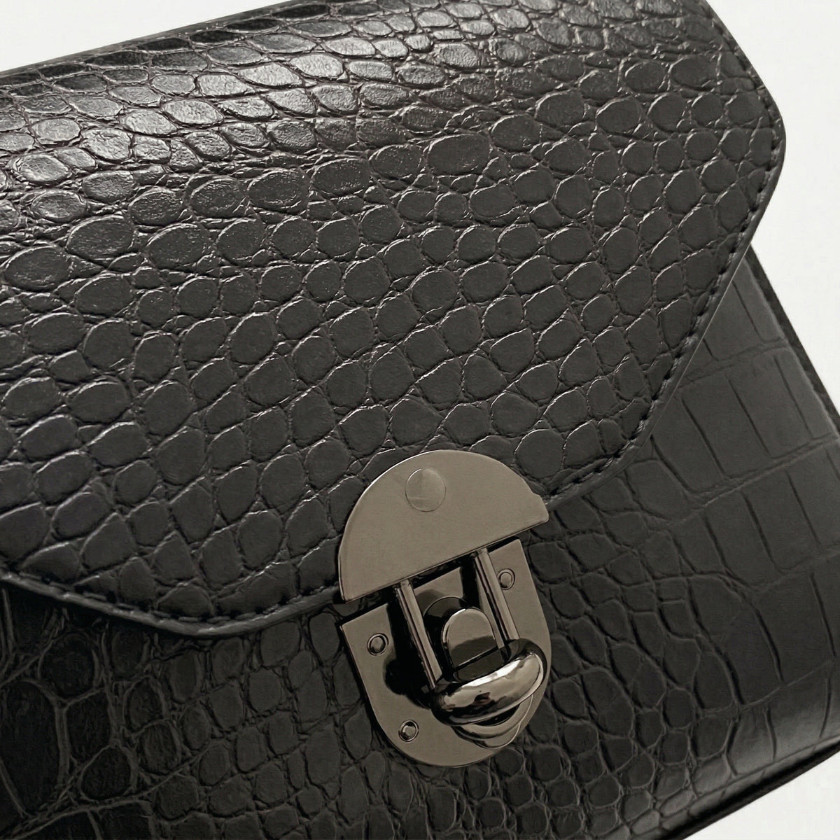 شنطة كروس جلد بنقشة مميزة - Croco Style Crossbody Bag