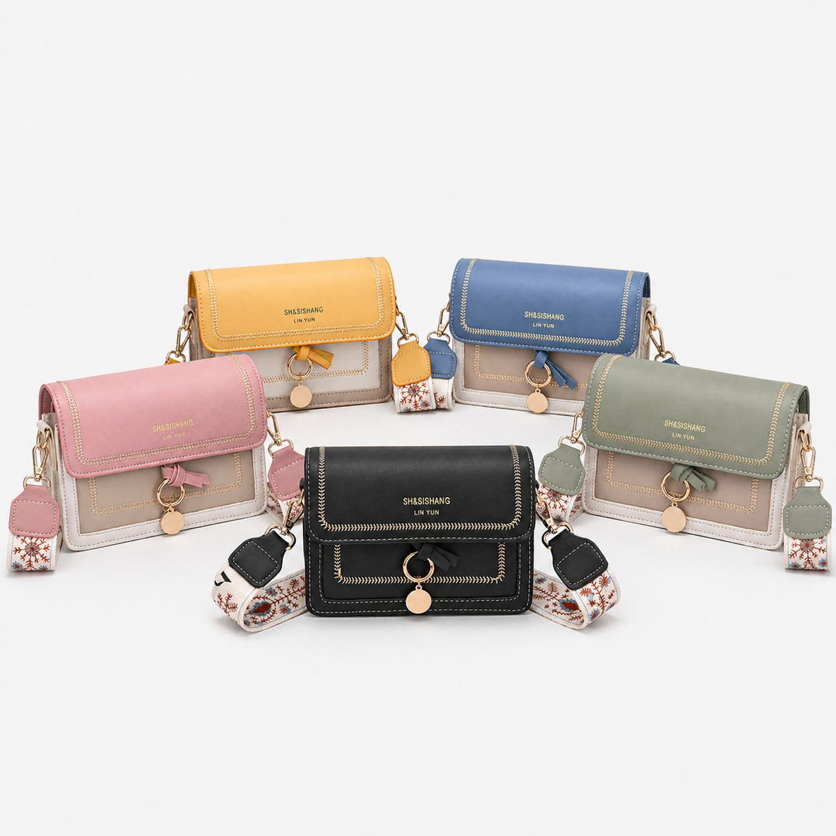 شنطة مستوردة كروس شيك بحزام مميز – Elegant Crossbody Bag with Statement Strap