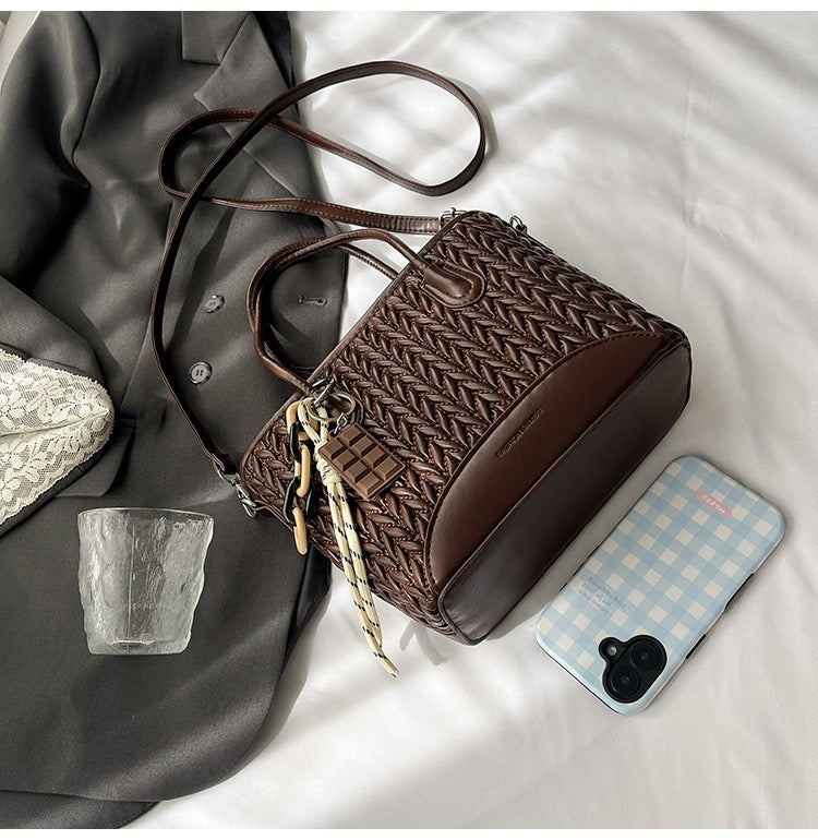 شنطة جلد مجدول بميدالية شوكولاتة-Leather Bag with Chocolate Charm