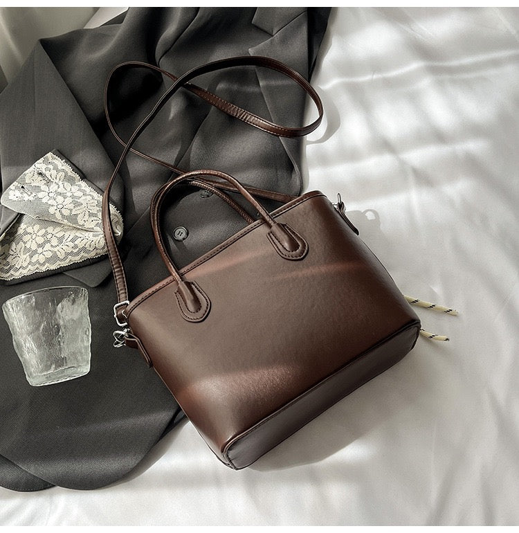 شنطة جلد مجدول بميدالية شوكولاتة-Leather Bag with Chocolate Charm