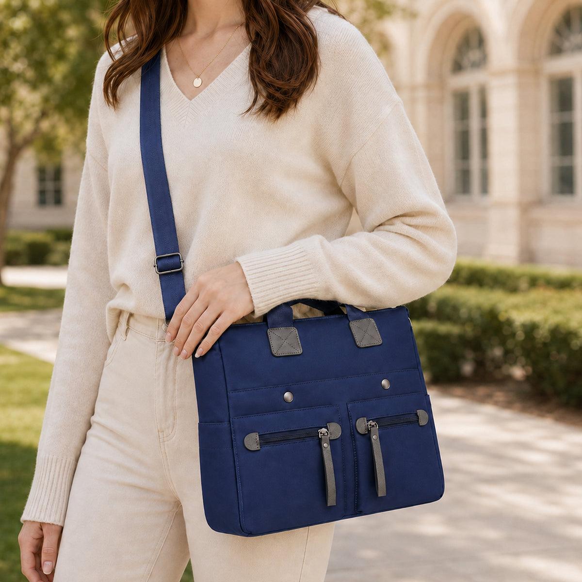 شنطة Girly ووتر بروف – المساحة اللي تستوعب يومك كله 👜✨