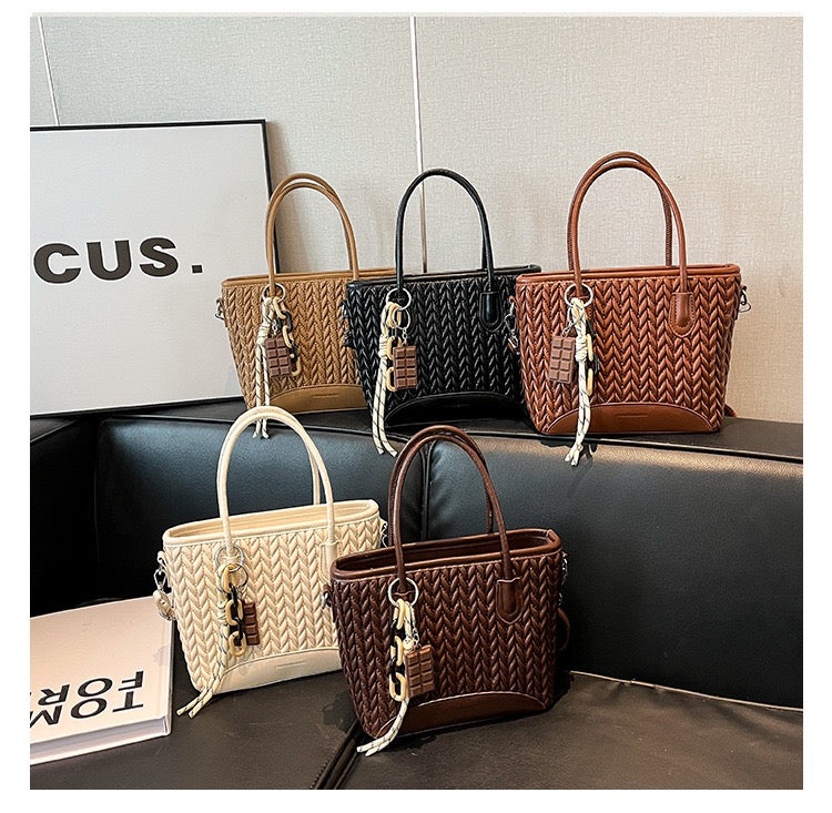 شنطة جلد مجدول بميدالية شوكولاتة-Leather Bag with Chocolate Charm