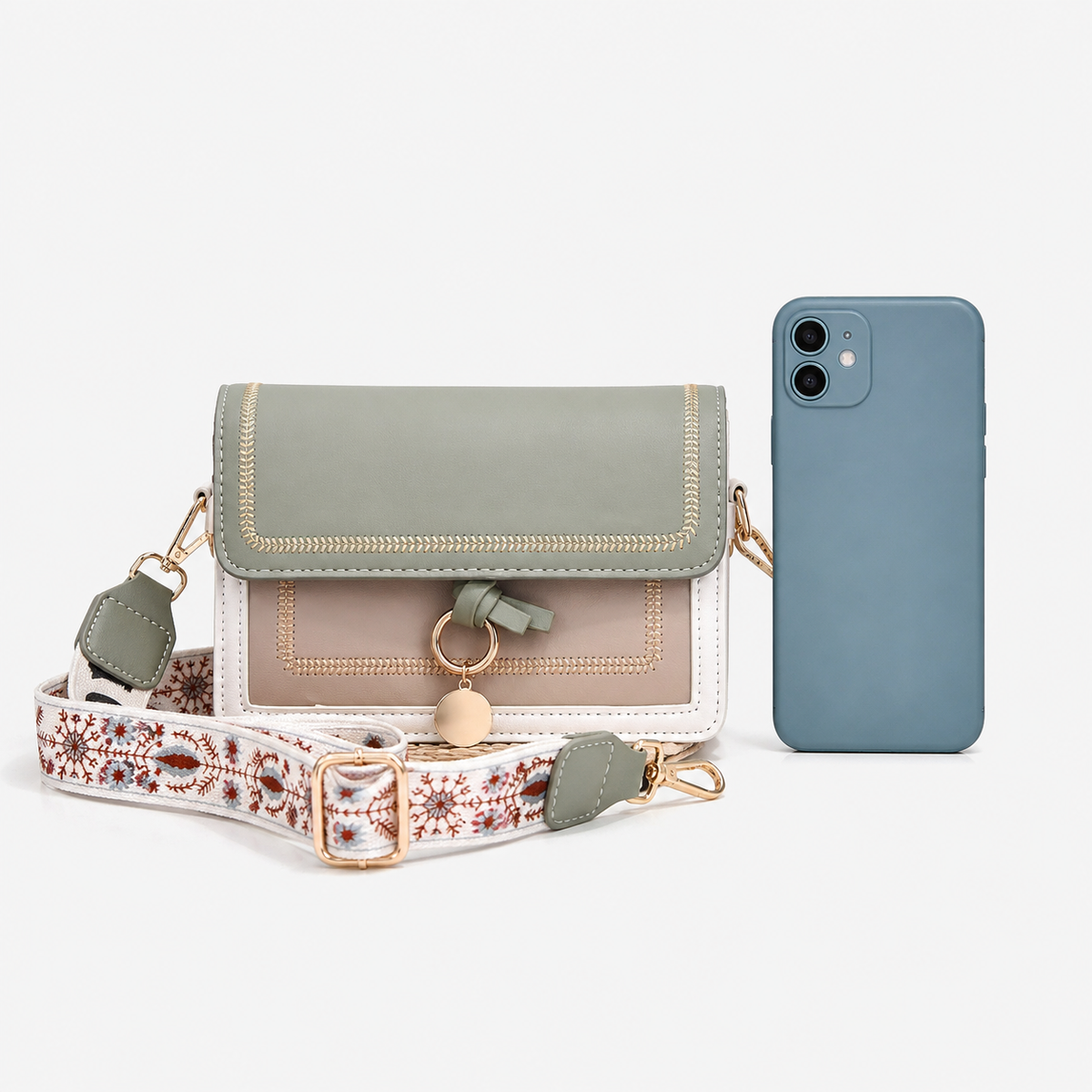 شنطة مستوردة كروس شيك بحزام مميز – Elegant Crossbody Bag with Statement Strap