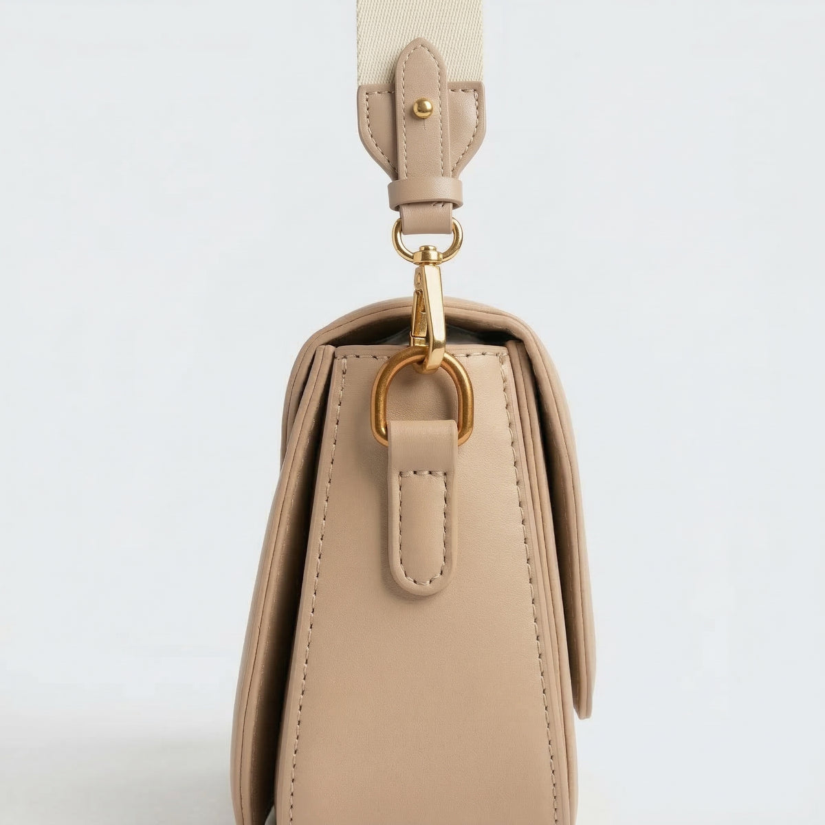 Elegant Saddle Bag – شنطة جلد بتصميم كلاسيك عصري