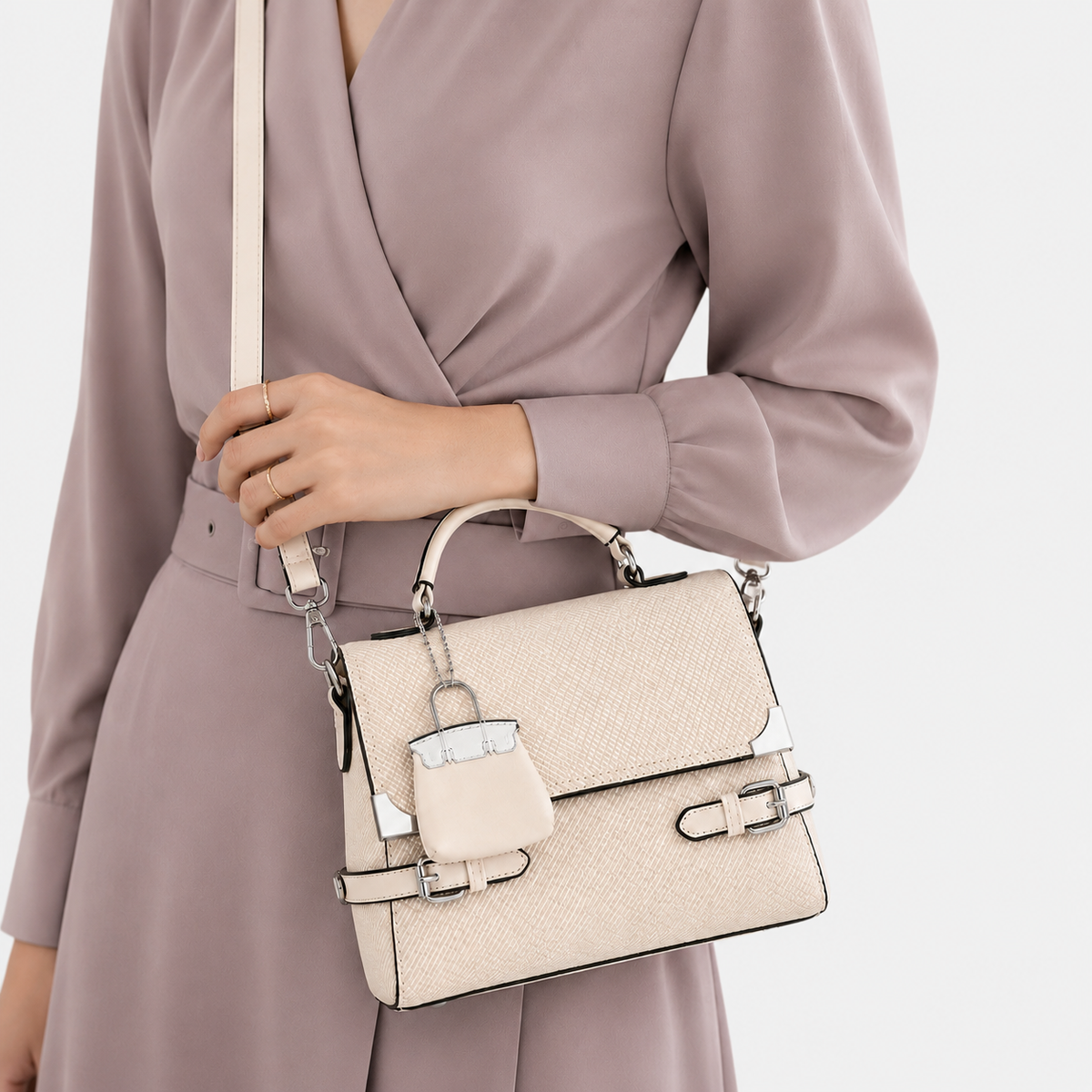 شنطة مستوردة Rich Elegance بتفاصيل راقية