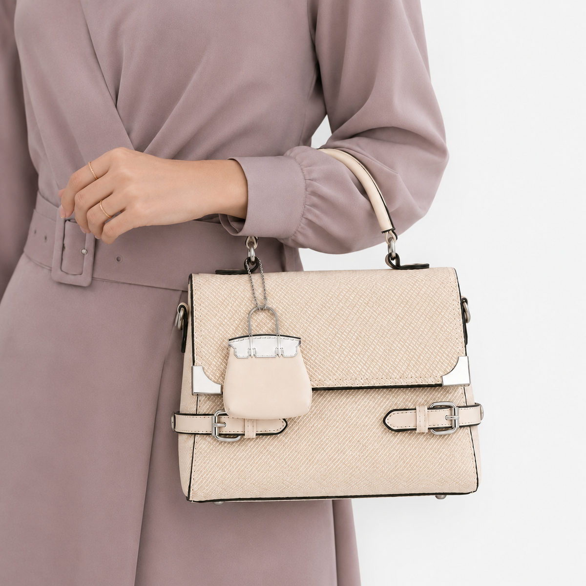 شنطة مستوردة Rich Elegance بتفاصيل راقية