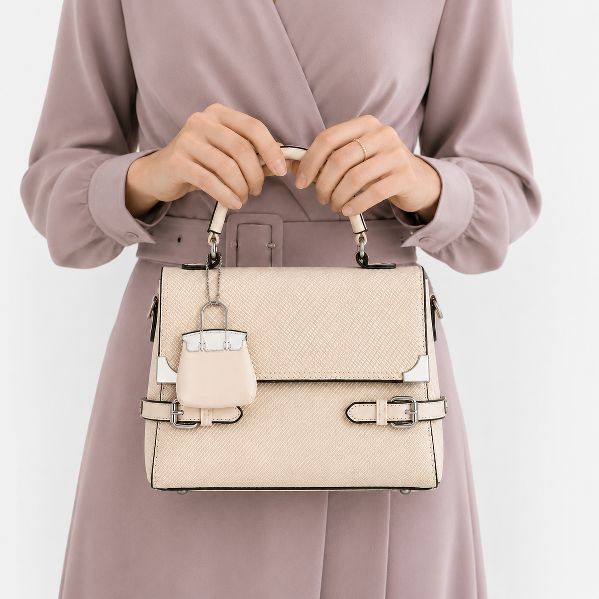 شنطة مستوردة Rich Elegance بتفاصيل راقية