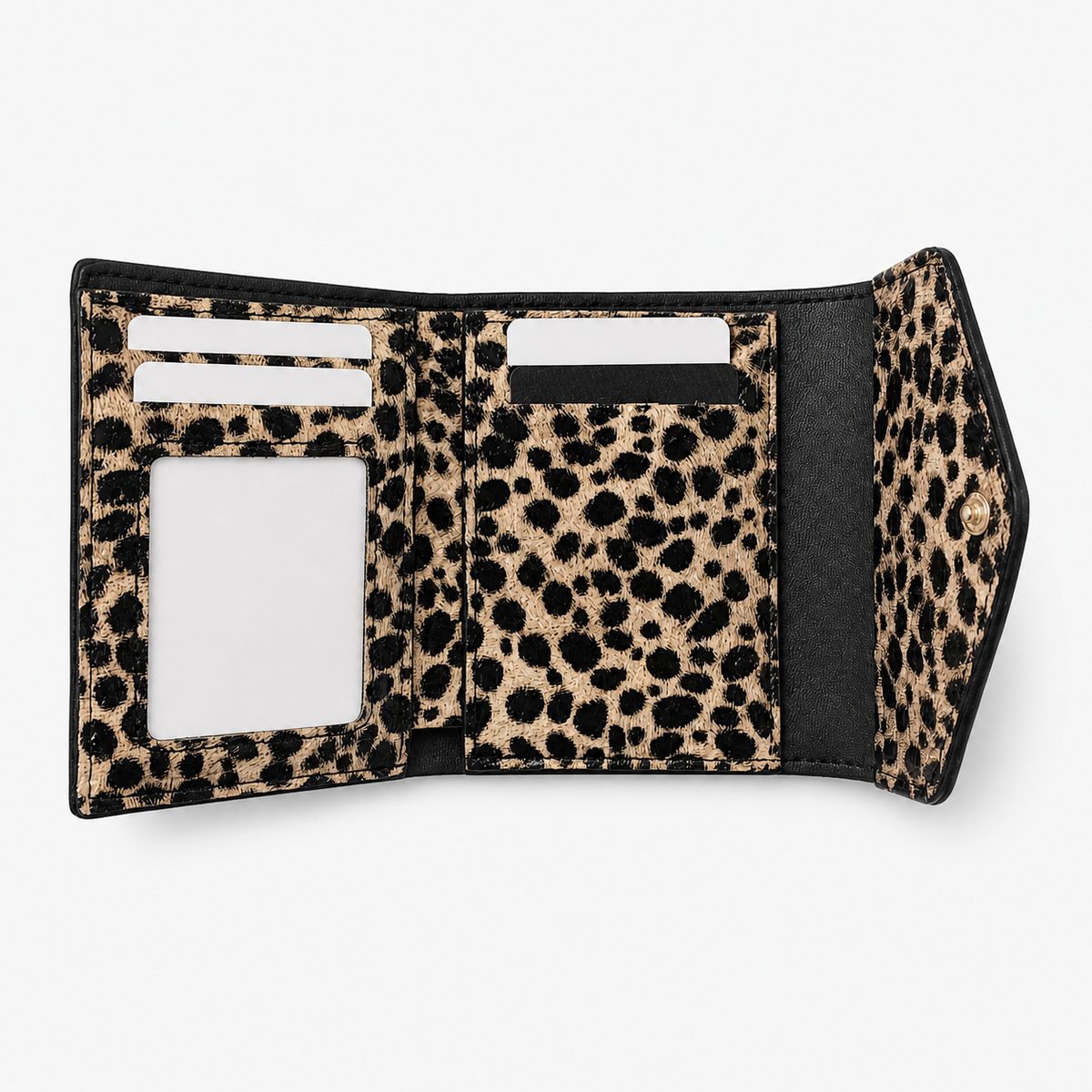 محفظة مستوردة بتصميم Leopard Chic تخطف الأنظار