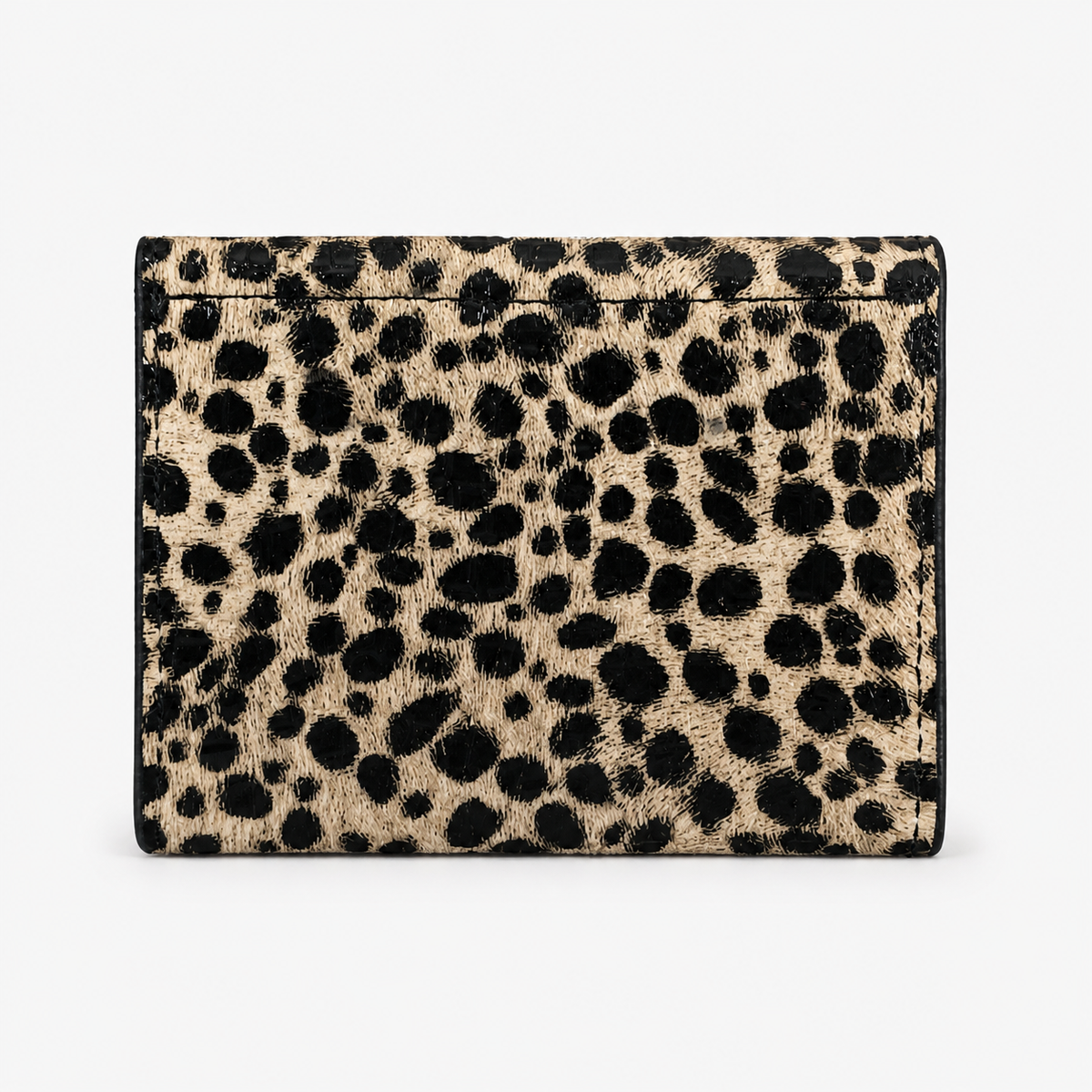 محفظة مستوردة بتصميم Leopard Chic تخطف الأنظار