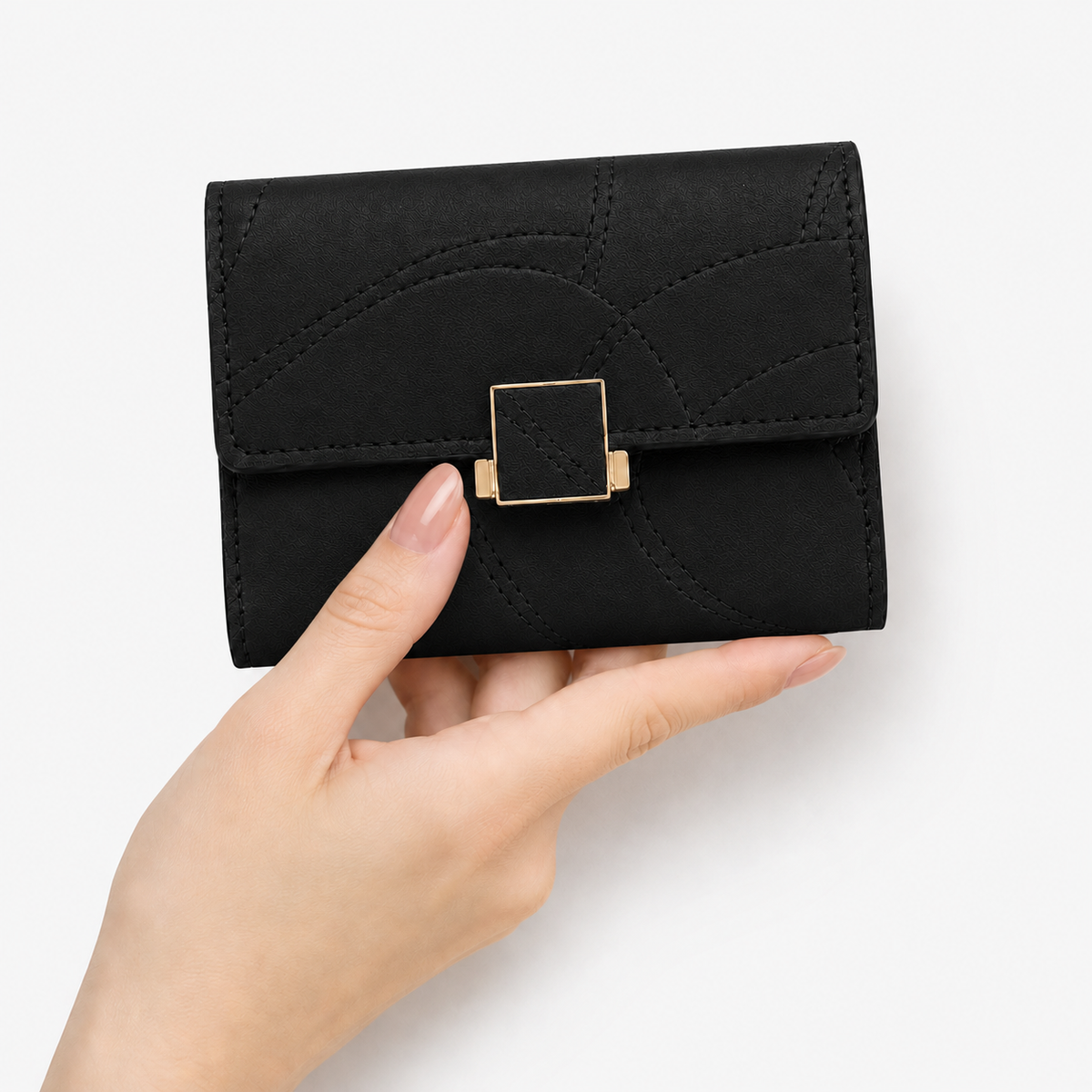 محفظة مستوردة بتفاصيل Stitching أنيقة ولمسة Soft Leather فخمة ✨