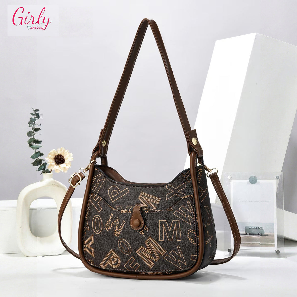شنطة كتف وكروس بتصميم أيقوني Signature Monogram – Girly