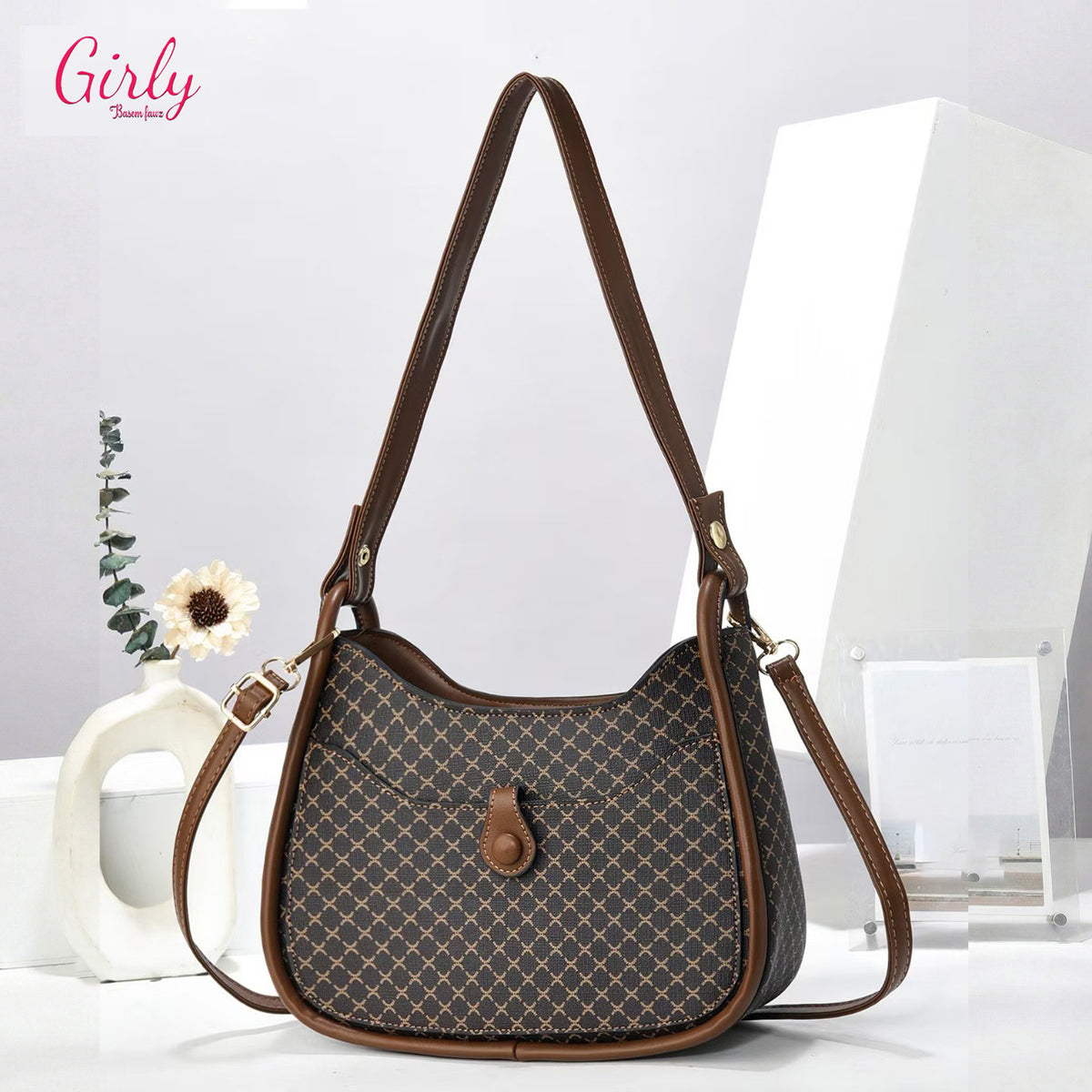 شنطة كتف وكروس بتصميم أيقوني Signature Monogram – Girly