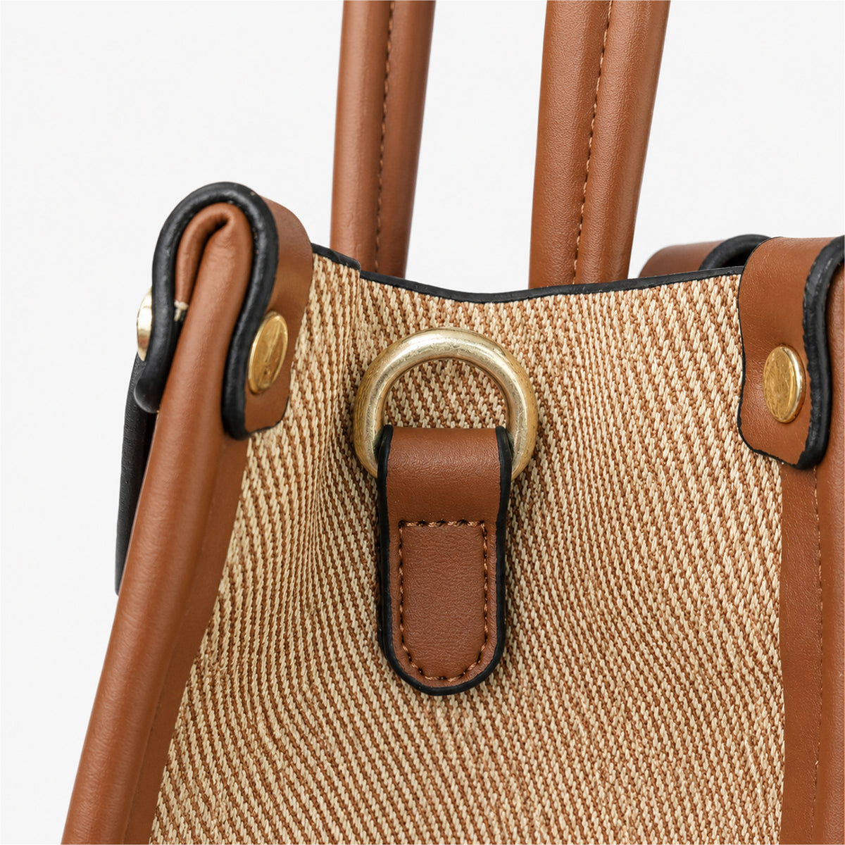 شنطة مستوردة بتصميم Classic Statement