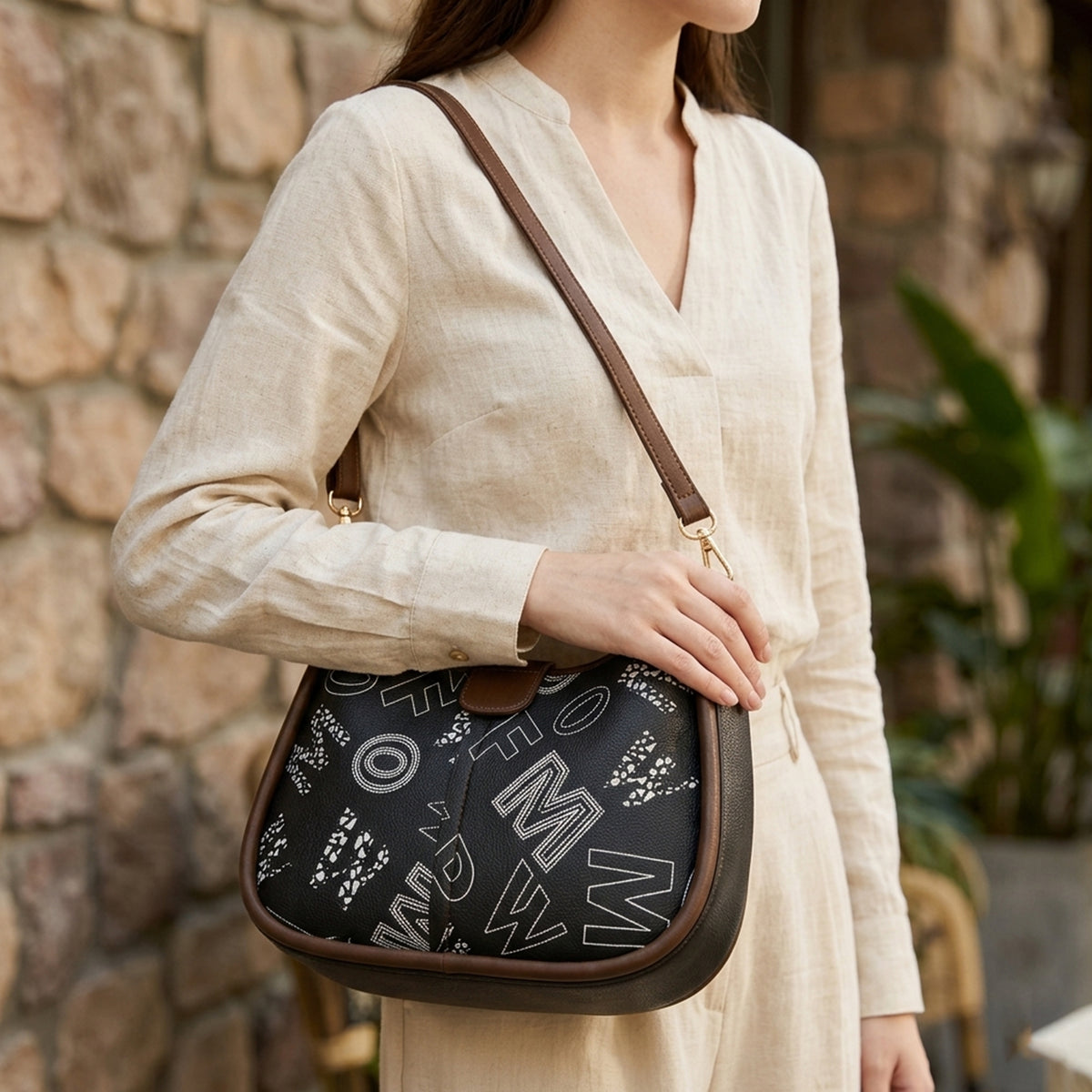 شنطة مستوردة بتصميم عصري ونقشة مميزة – Imported Printed Shoulder Bag
