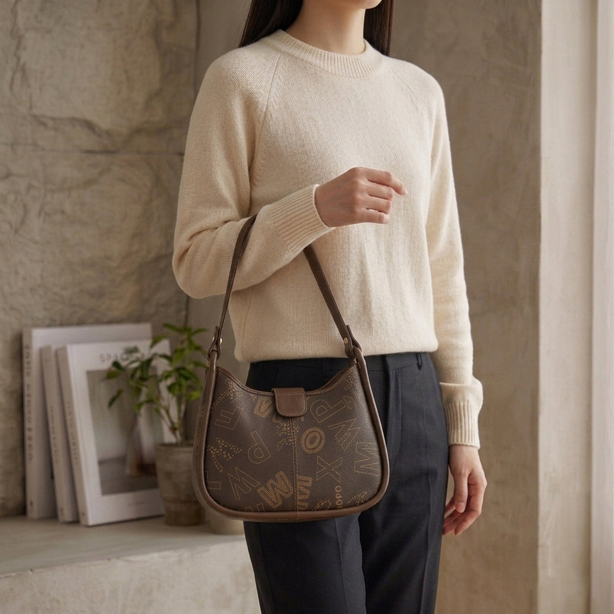 شنطة مستوردة بتصميم عصري ونقشة مميزة – Imported Printed Shoulder Bag